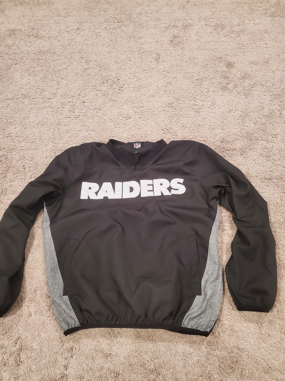 NFL Raiders Men’s Black and Gray Pullover